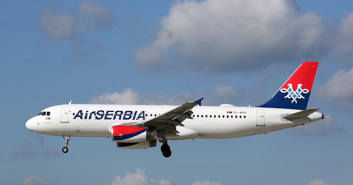 Летевший в Москву лайнер вернули в Сербию после сообщения о минировании 