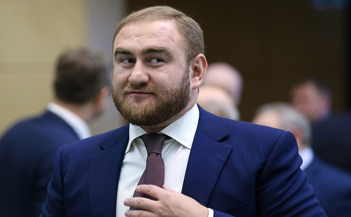 Задержанный российский сенатор заявил, что плохо владеет русским языком, и потребовал переводчика 