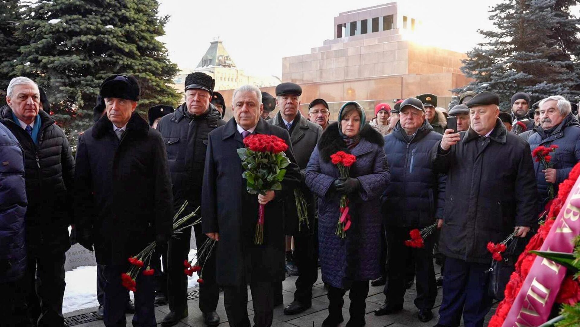 Посол Армении присутствовал на мероприятии у Кремлевской стены в честь 125-летия Баграмяна 