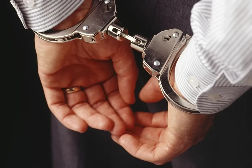 Полиция задержала 17 сторонников Самвела Карапетяна во дворе Антикоррупционного суда 