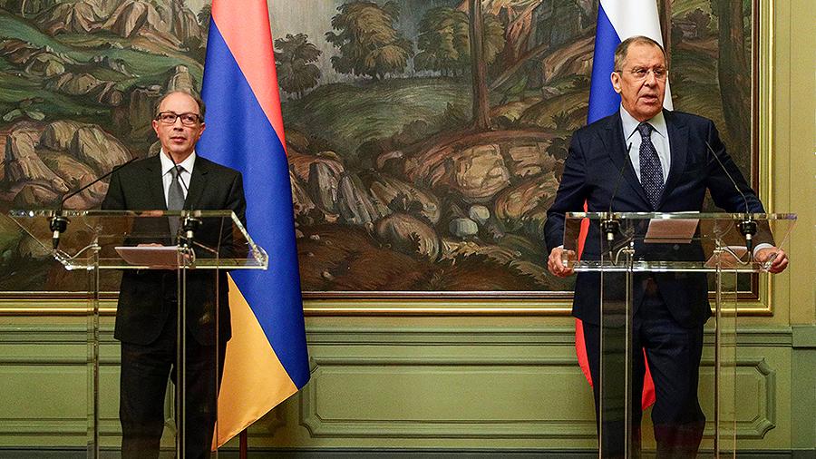 Главы МИД Армении и России обсудили вопросы гуманитарного реагирования в Карабахе 