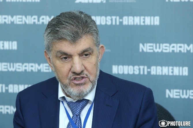 Ара Абрамян считает, что власти России не доверяют премьер-министру Армении 