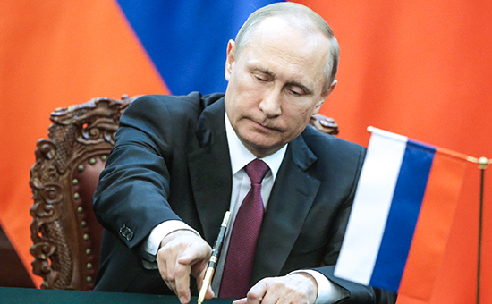 Путин уволил главу ФСИН, генералов и прокуроров 
