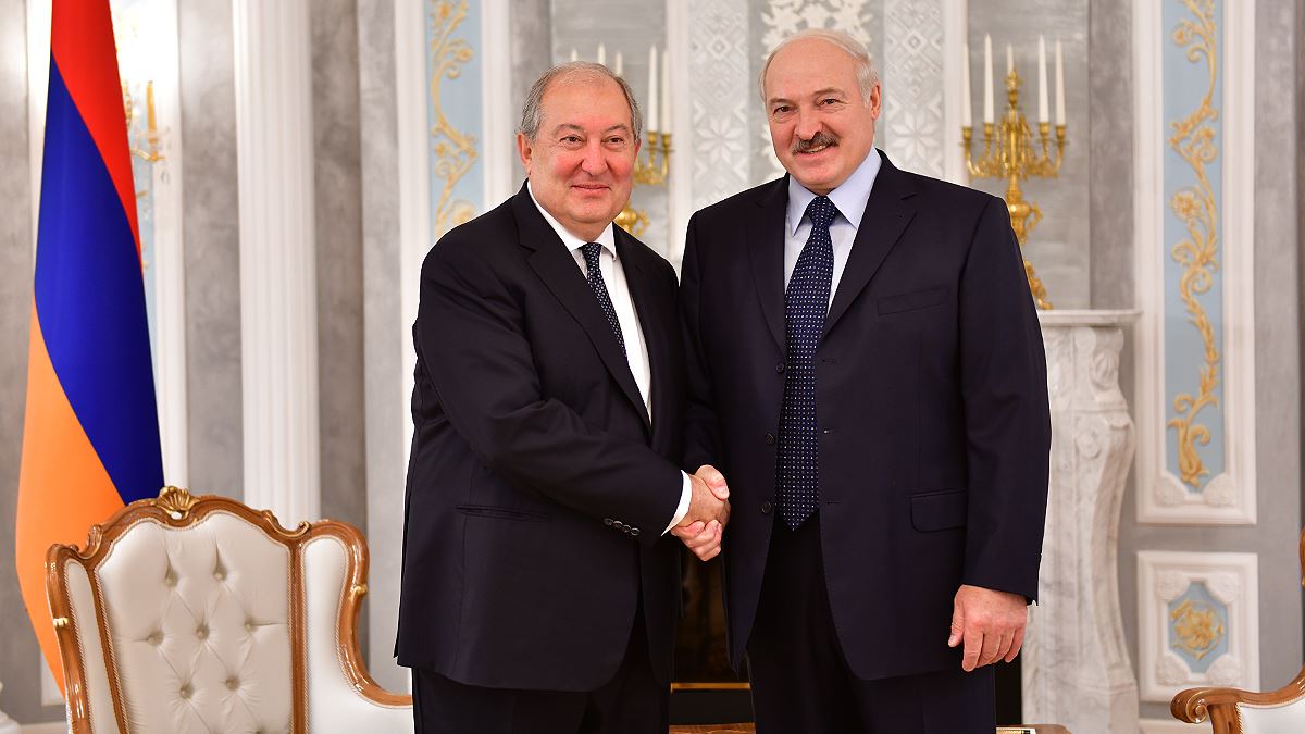 Армен Саркисян провел телефонный разговор с Александром Лукашенко 
