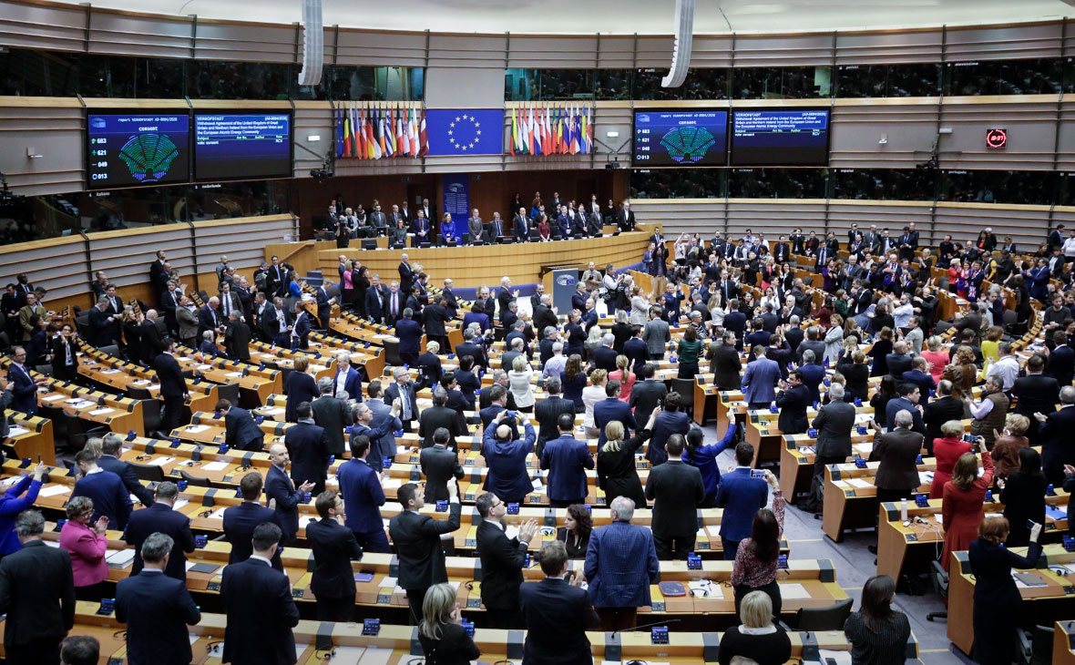 Европарламент запретил доступ в свои здания дипломатам и госслужащим РФ и Беларуси 