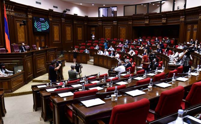 Оппозиционные фракции парламента Армении вновь требуют встречи с премьером 