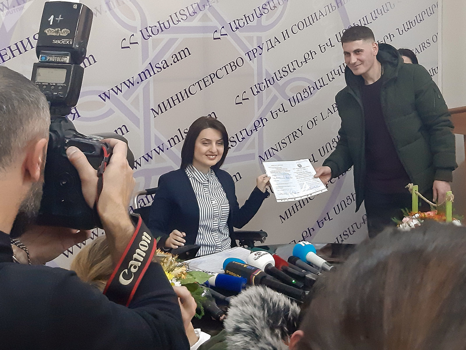 Армения. 163 квартиры будут переданы в дар проживавшим в них выпускникам детского дома 