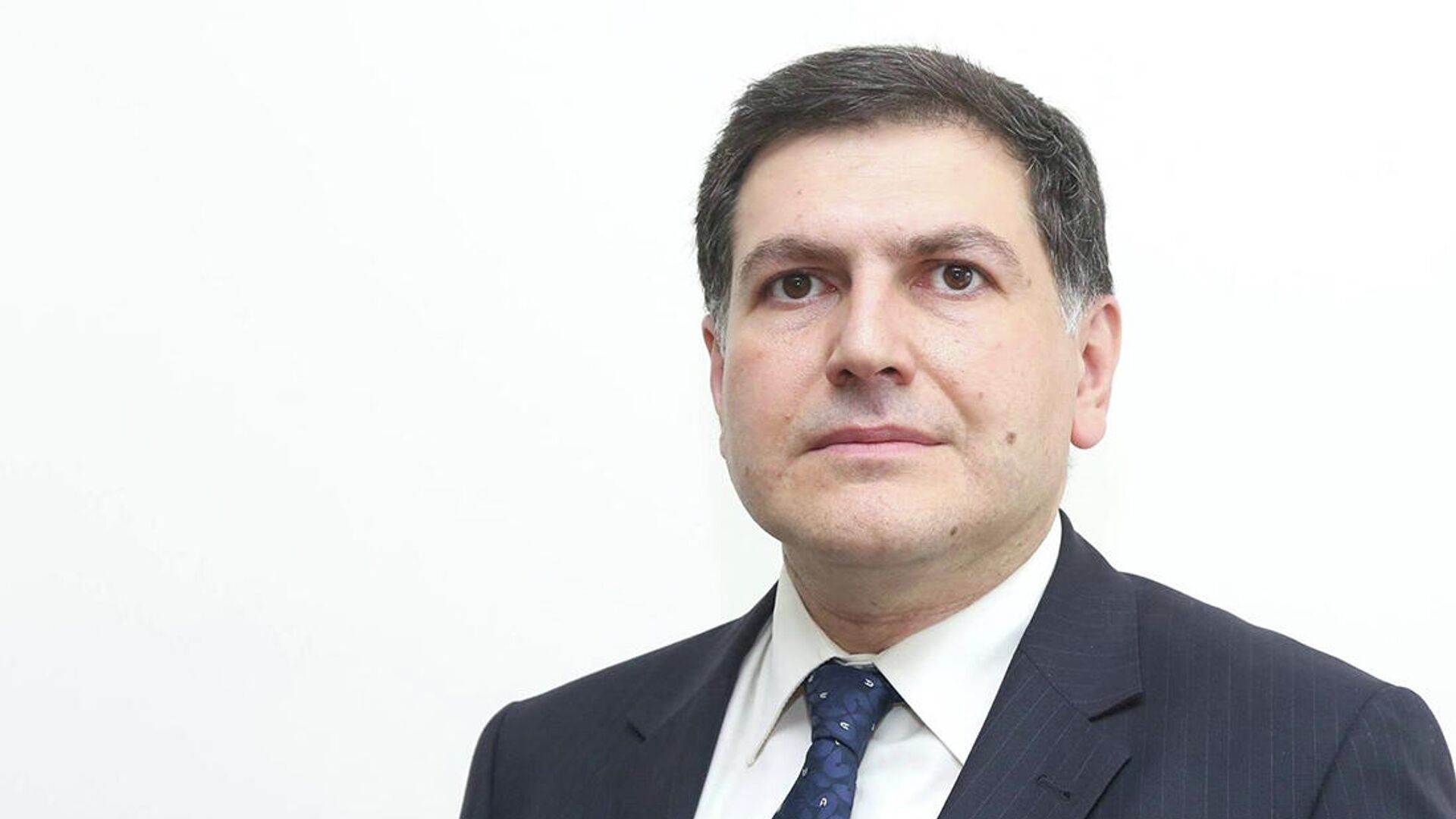 Замминистра иностранных дел Армении: армянская сторона продолжает настаивать на зеркальном отводе войск 