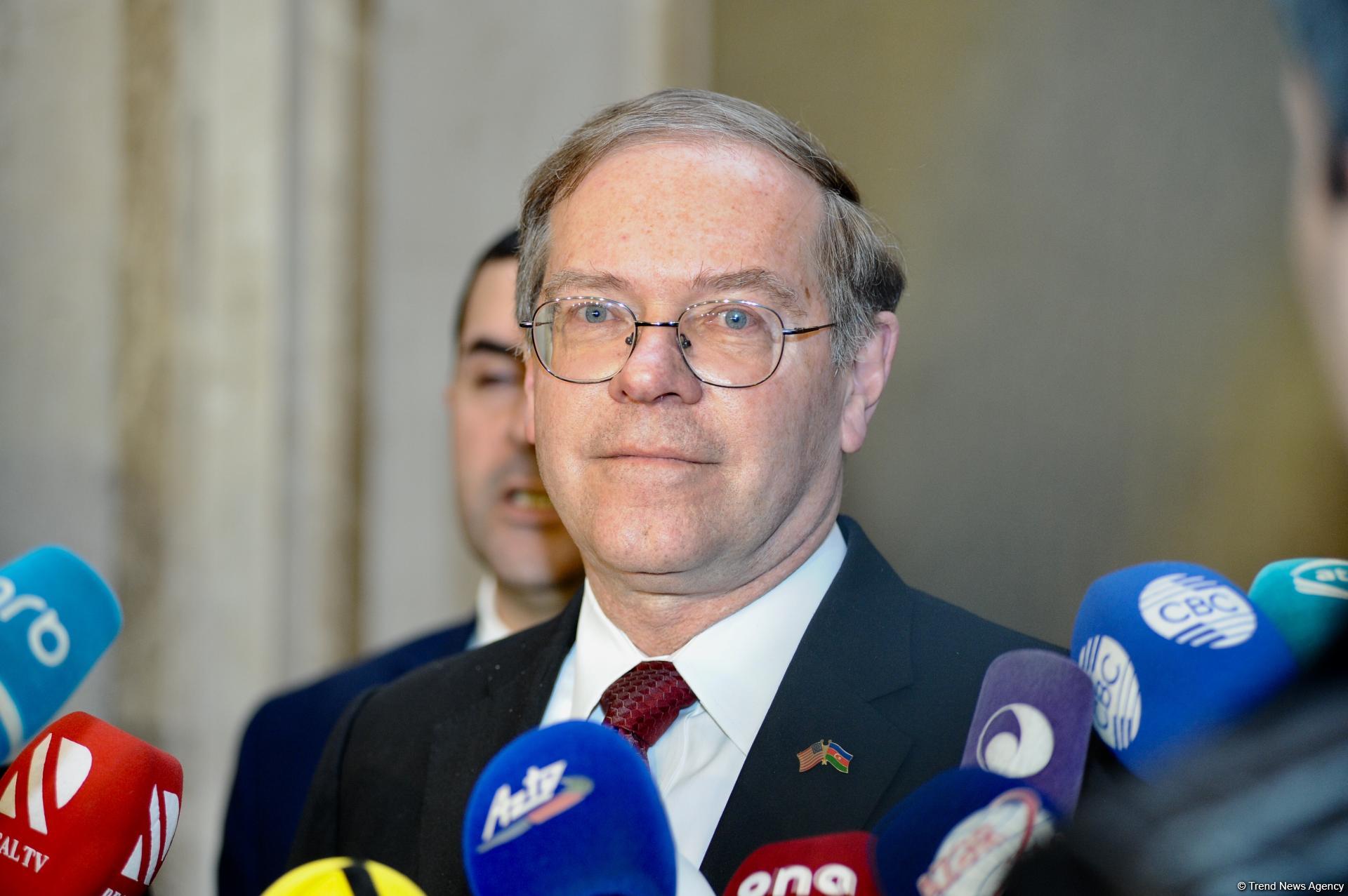 Посол США в Баку: Американские компании заинтересованы и активно вовлечены в процесс восстановления территорий Нагорного Карабаха, перешедших под контроль Азербайджана 