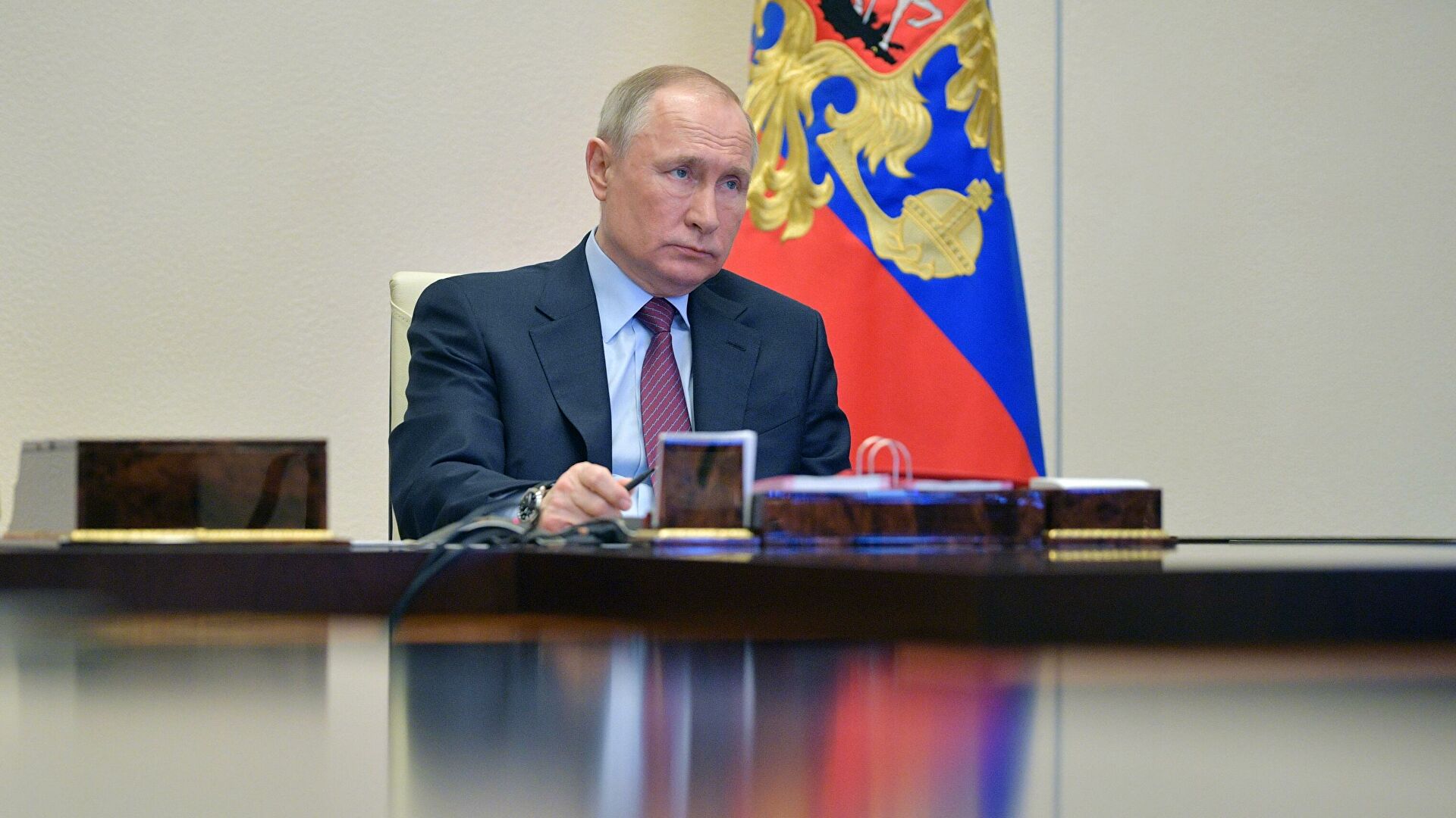 Путин отправил в отставку двух министров 