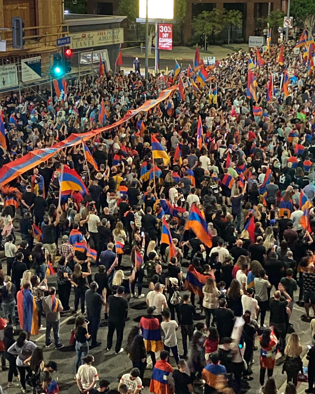 В Лос-Анджелесе прошла многотысячная акция протеста против действий Турции и Азербайджана 