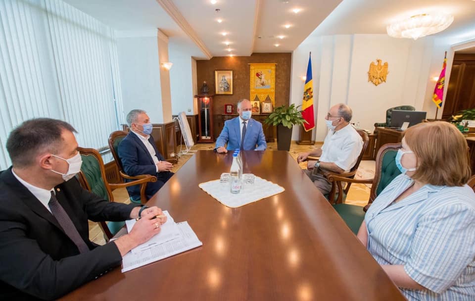 Президент Молдовы встретился с представителями армянской и азербайджанской общин  