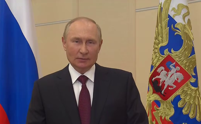 В поздравлении с Днем российского флага Путин заявил, что Россия никогда не отступит от традиционных ценностей 