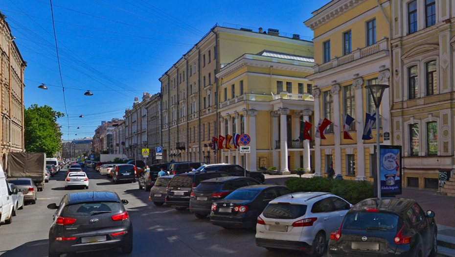 "Деловой Петербург": Гостиница "Эрмитаж" оказалась в эпицентре азербайджанского скандала 