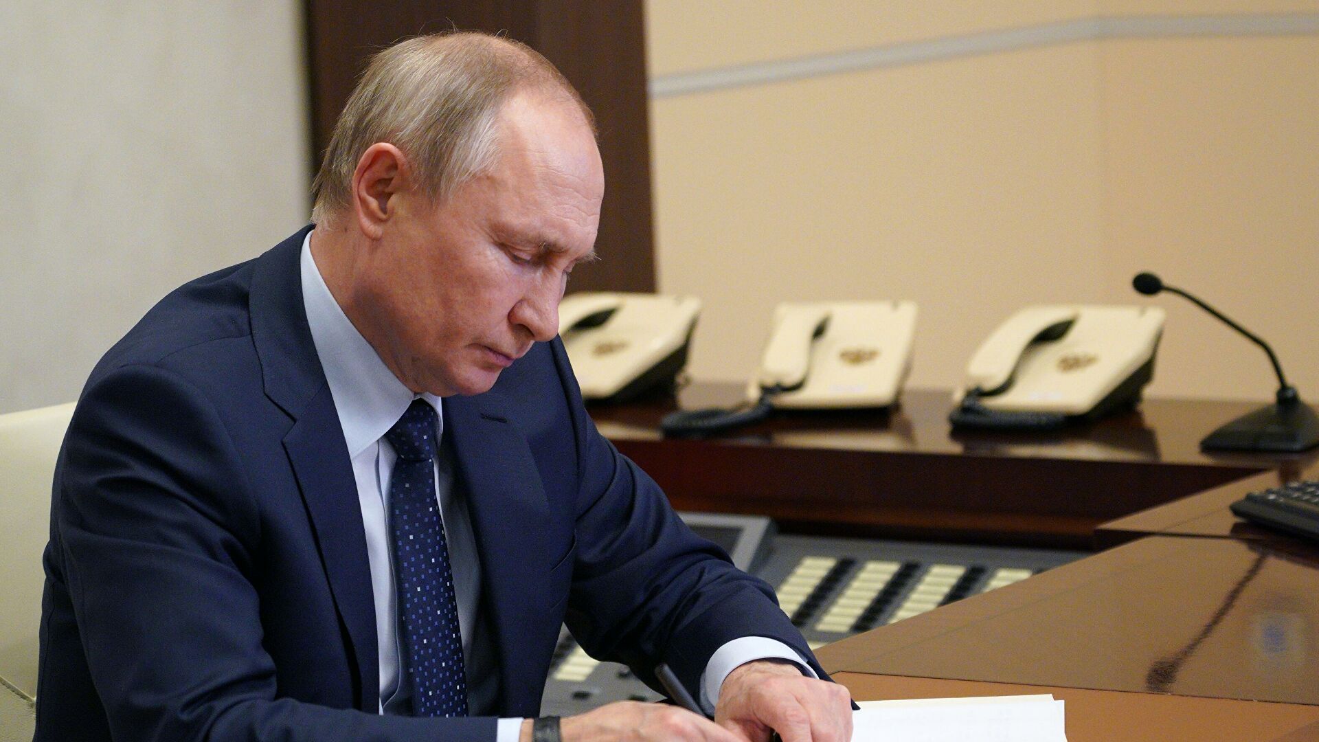Путин подписал указ об ответных мерах визового характера 