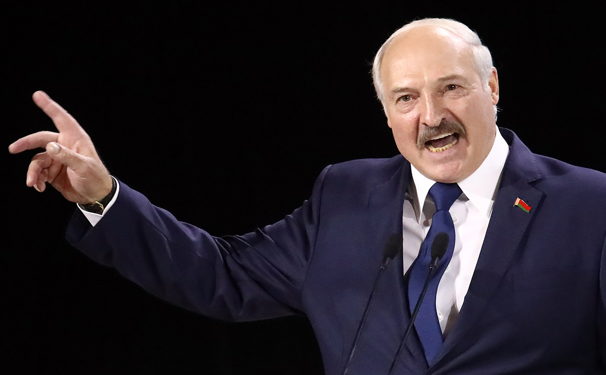 Лукашенко призвал противостоять стремлениям внешних сил расшатать обстановку с учетом опыта Армении 