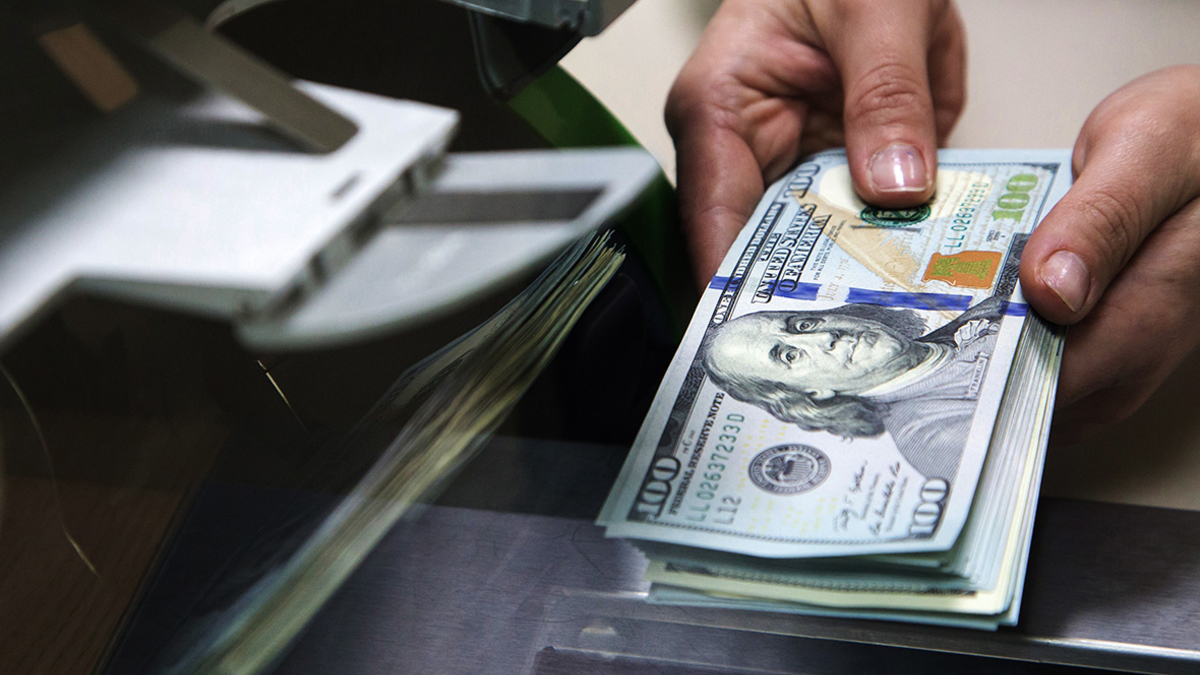 Президент Казахстана запретил вывоз из страны наличной валюты на сумму свыше $10 тыс 