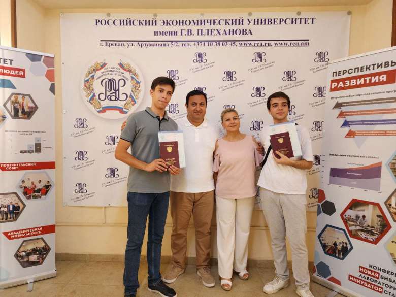 Арман Варданян обратился к выпускникам Ереванского филиала Плехановского университета: ''Проявите мужество, последовательность и не бойтесь ставить перед собой трудные задачи" Арман Варданян обратился к выпускникам Ереванского филиала Плехановского университета: ''Проявите мужество, последовательность и не бойтесь ставить перед собой трудные задачи"