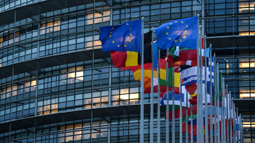 Депутаты Европарламента призвали лидеров ЕС обеспечить право армян Нагорного Карабаха вернуться на родину в рамках международных механизмов, которые будут гарантировать их безопасность 