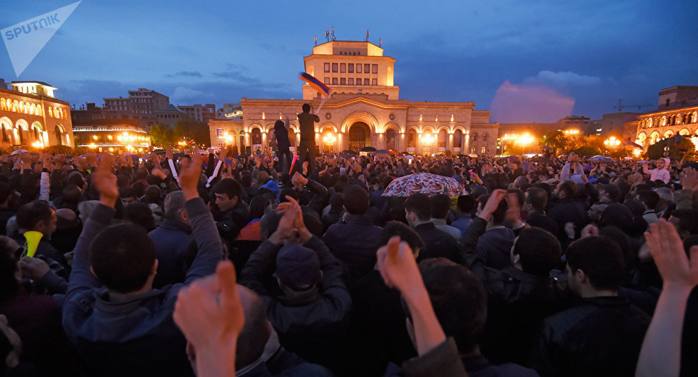 На Площади Республики собрались десятки тысяч людей. Активисты обнародовали план дальнейших действий  