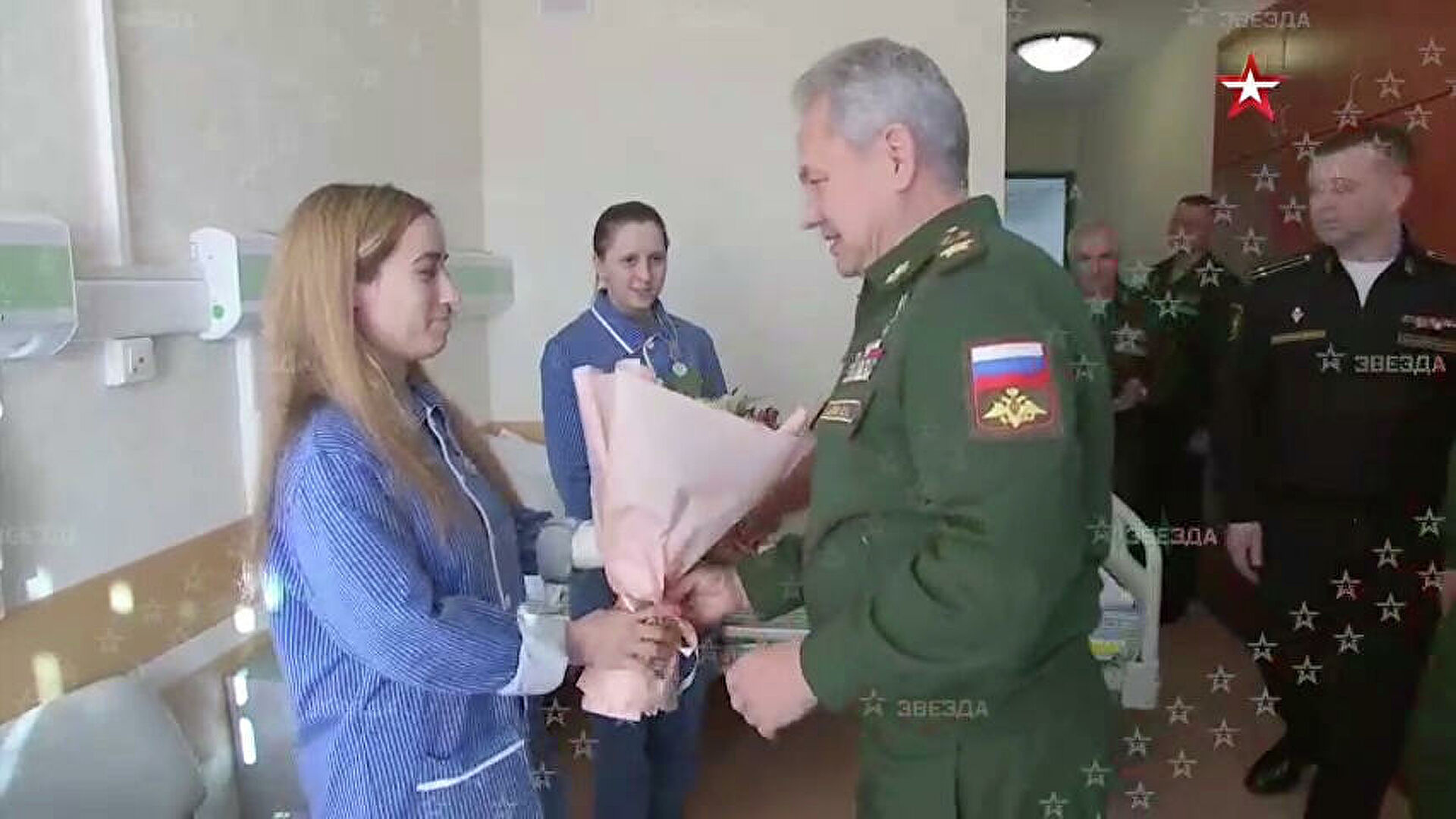  Шойгу вручил награды отличившимся в спецоперации на Украине 