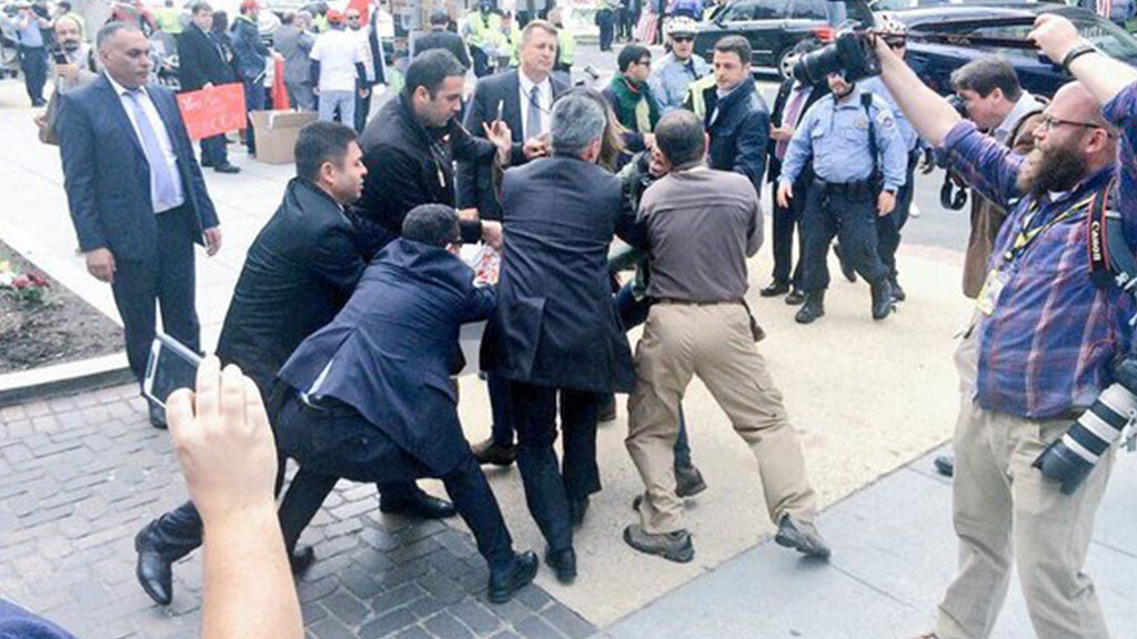 Последствия американского правосудия. Напавшие на армянских и курдских демонстрантов турки освобождены в зале суда 