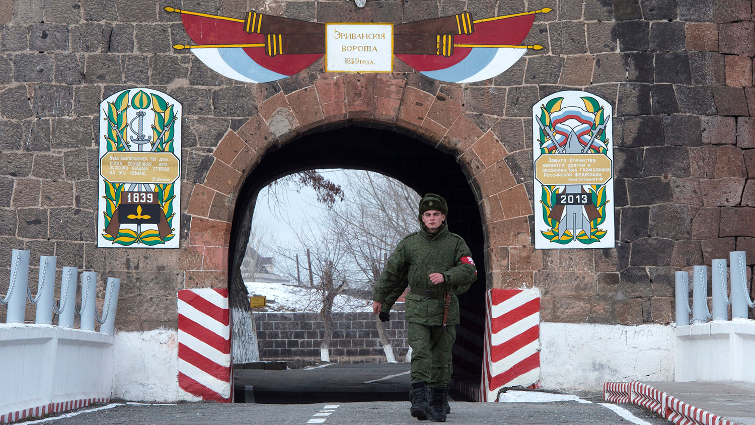 Захарова: Российские дипломаты в Армении привились "Спутником V" на военной базе в Гюмри  