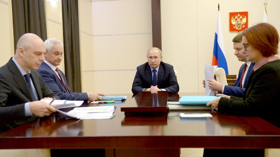 Путин обеспокоен низкими темпами роста доходов россиян 
