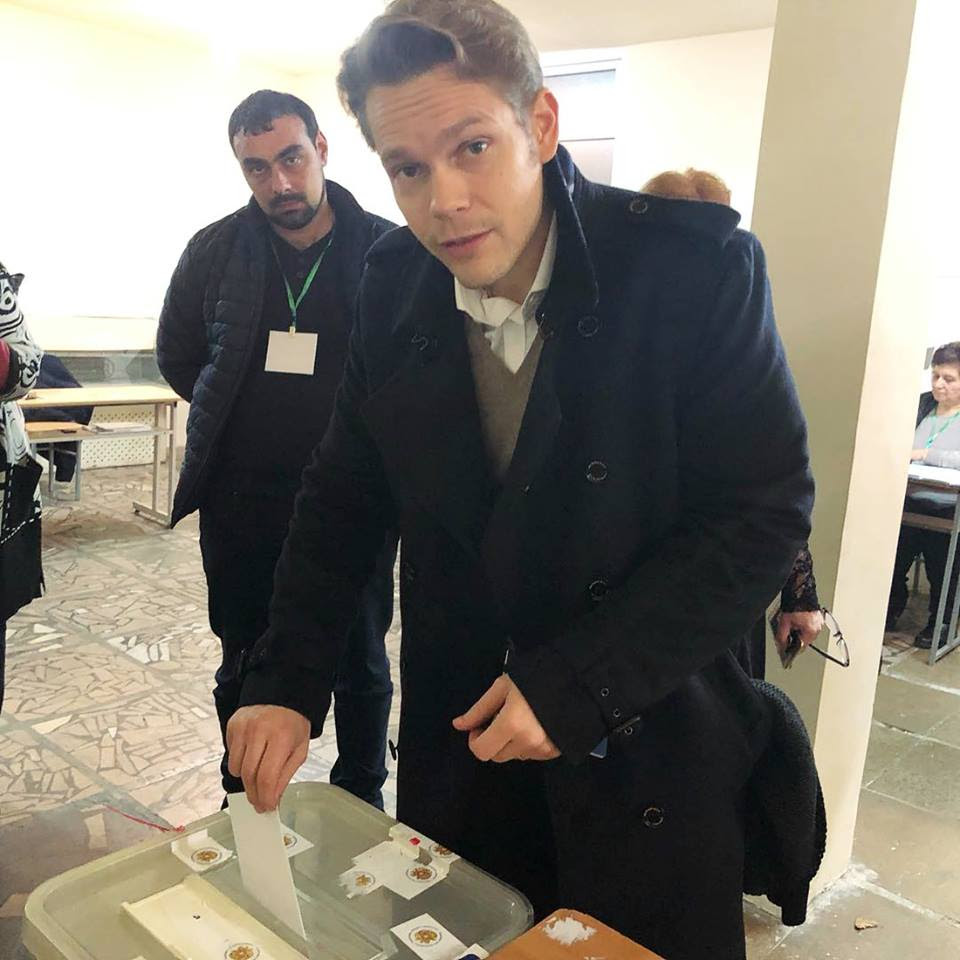 Николя Азнавур принял участие в голосовании на внеочередных выборах в Национальное Собрание Армении 