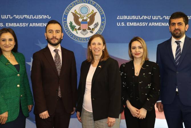 Посол Трейси подтвердила поддержку США переговорам по мирному урегулированию нагорно-карабахского конфликта 