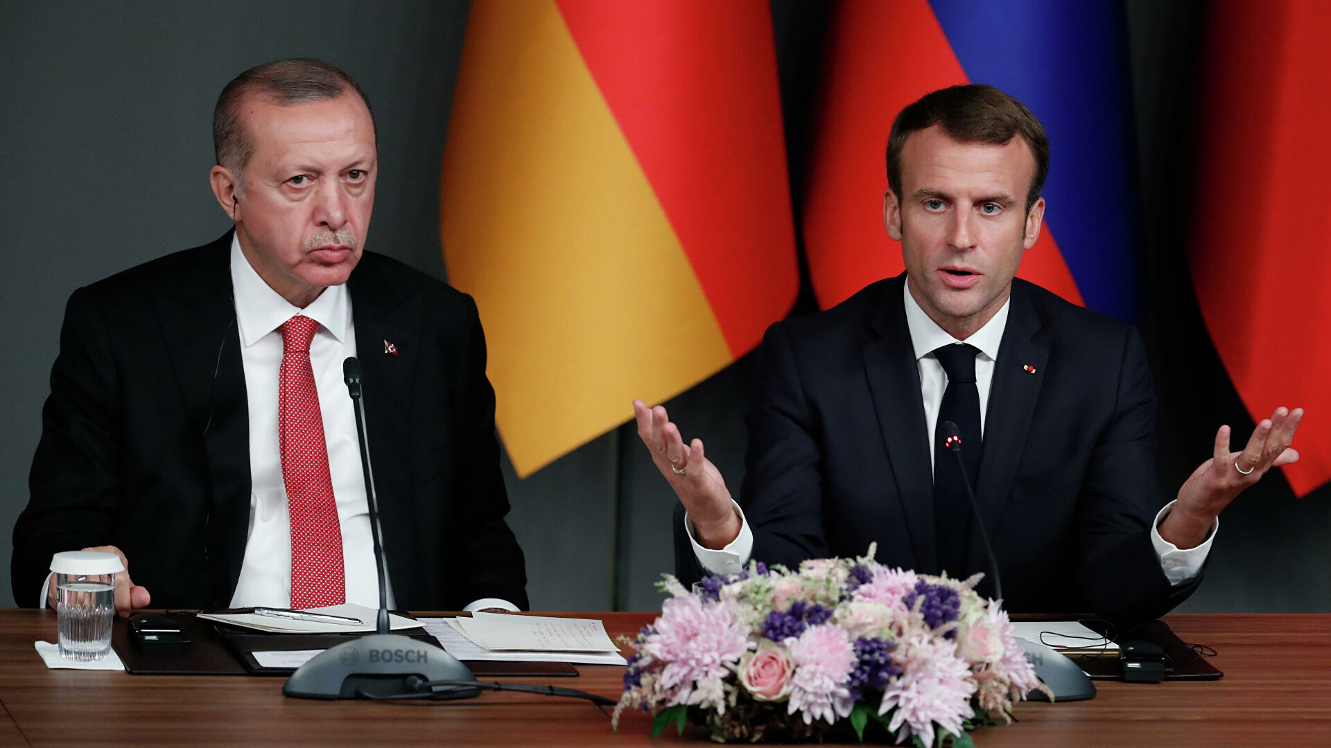 Макрон намерен обсудить с Эрдоганом ситуацию в Нагорном Карабахе 