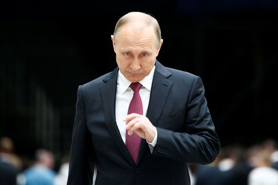 Путин поручил «не допустить фокусов» с доплатами врачам 