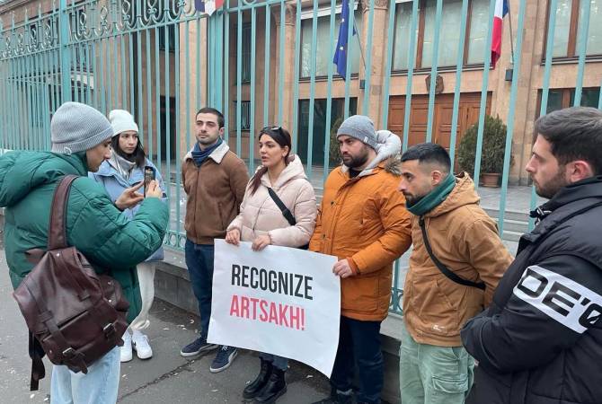 Молодежь из Арцаха передала письма в ряд посольств в Армении 