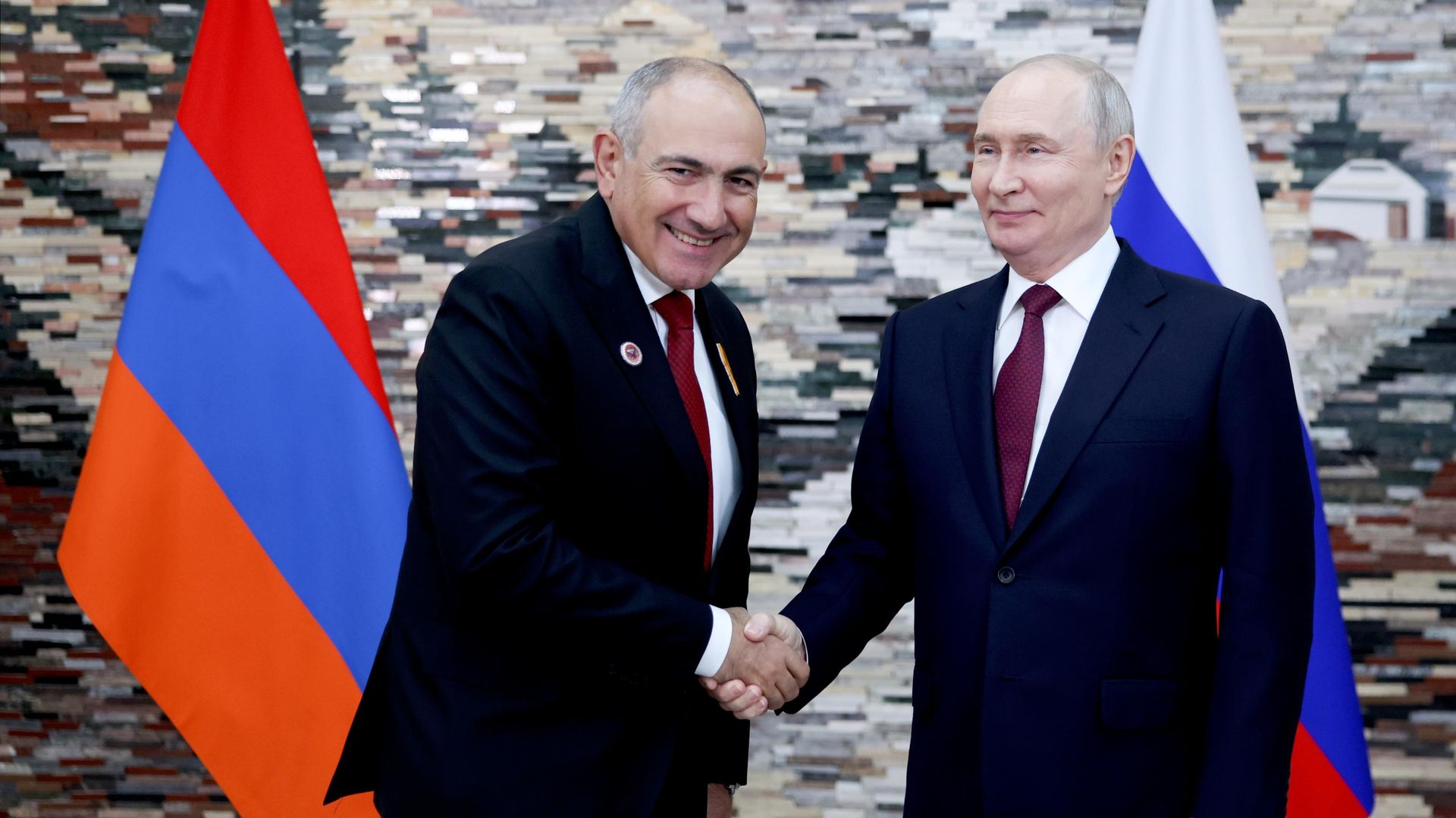 Бишкекский рубеж: Путин и Пашинян обсудили перспективы двусторонних отношений на полях саммита ШОС 