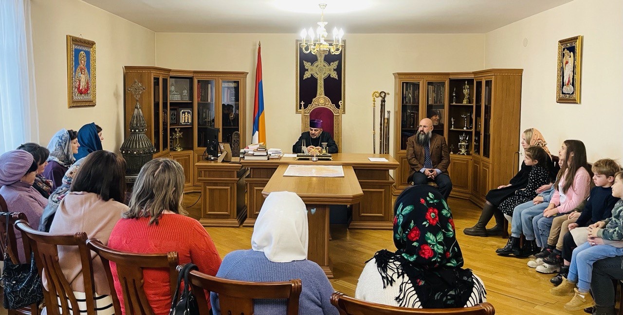 Предстоятель Арцахской епархии Армянской Апостольской Церкви епископ Вртанес Абрамян принял прихожан Русской Православной Церкви 