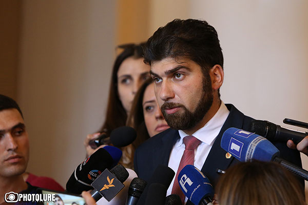 Давид Санасарян: На протяжении многих лет Армению грабили прежние власти 