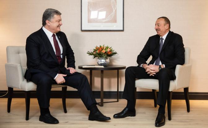 СМИ: Порошенко позвал Алиева на войну 