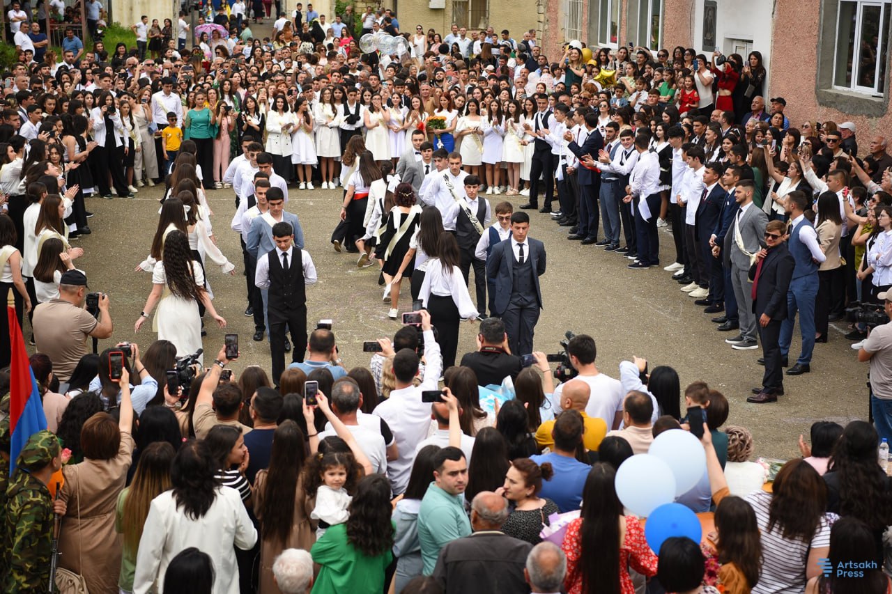 Жизнь в условиях блокады. Сегодня в Арцахе сотни учеников заканчивают школу 