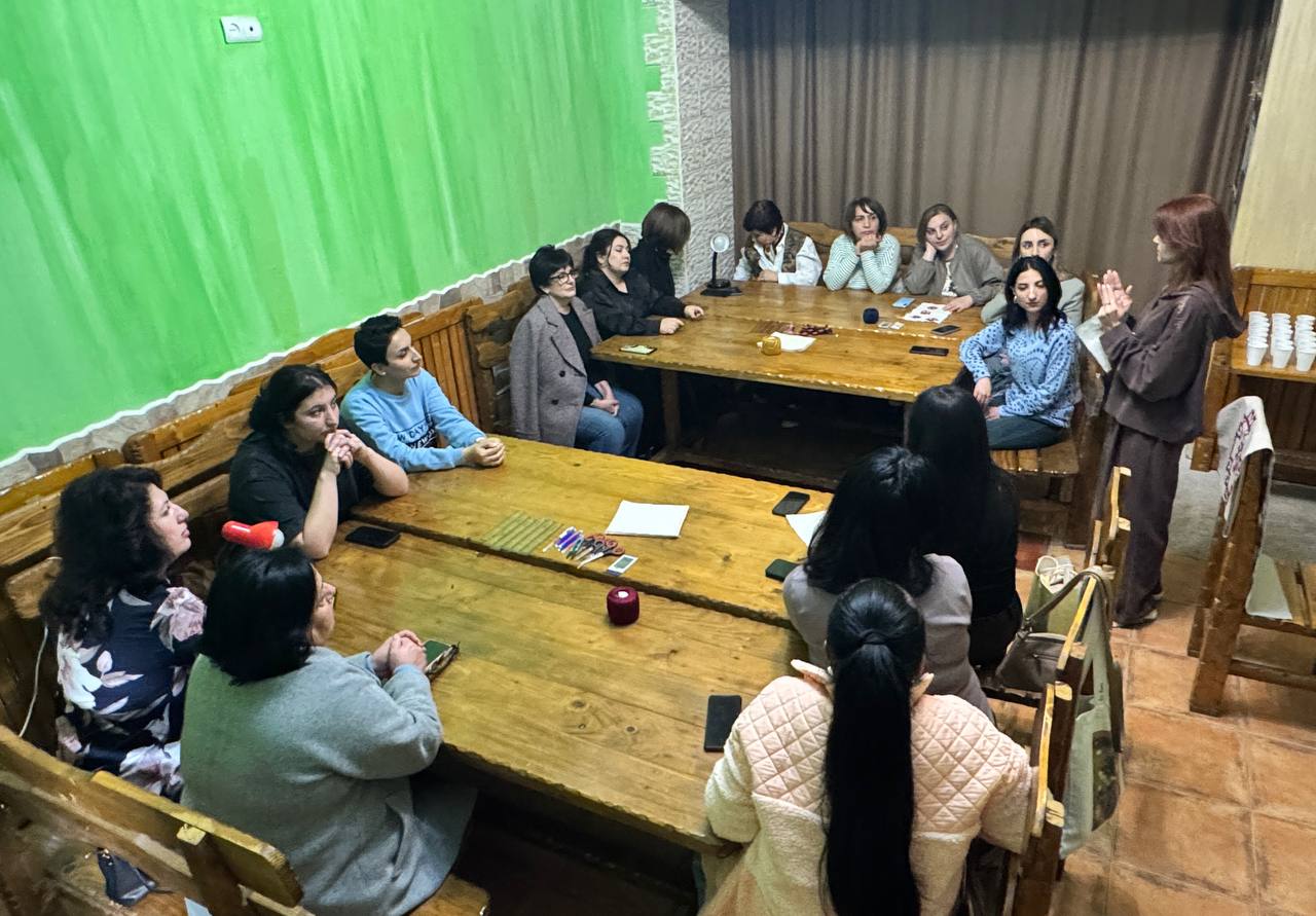 Когда каждая нить — это слово, каждая петля — история, или Об очередном мастер-классе фонда «Кирс» 