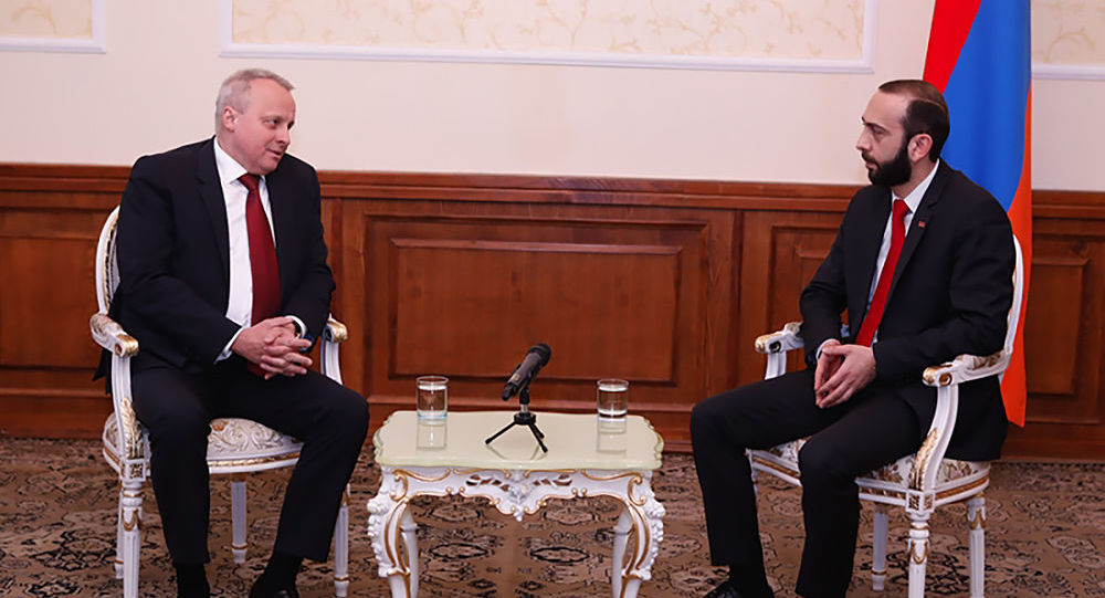 Спикер парламента Армении встретился с послом России 