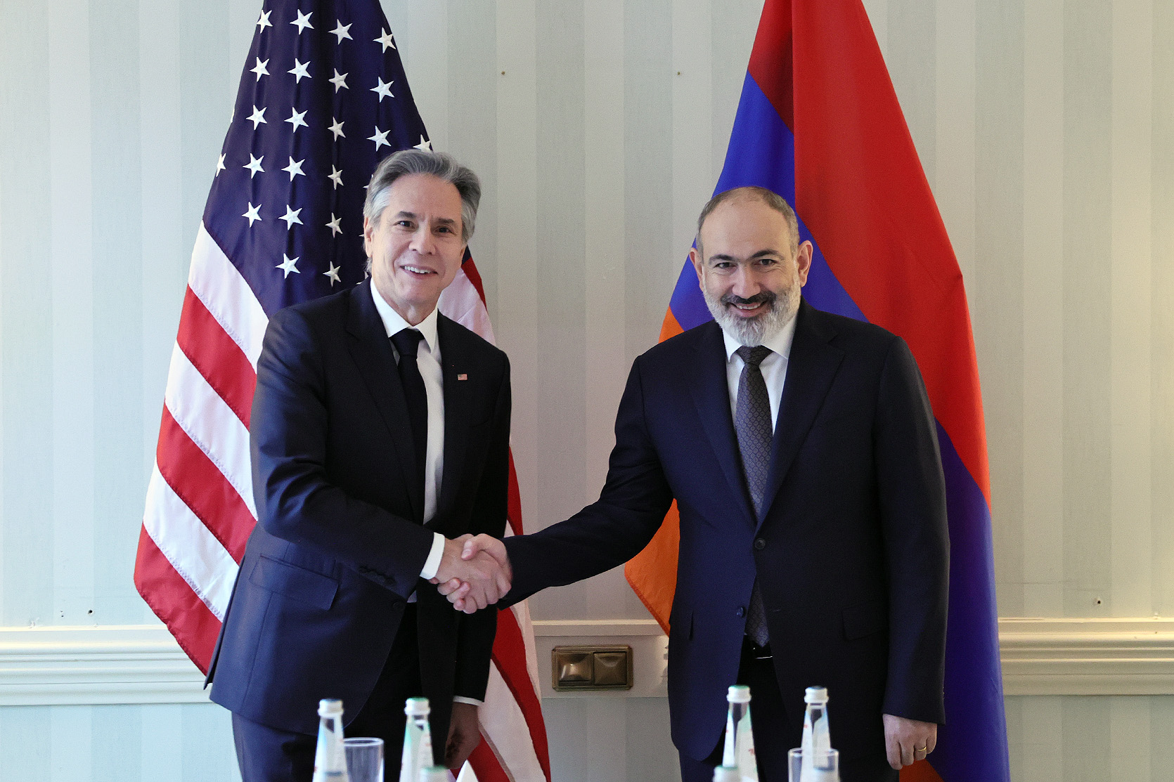 Блинкен – Пашиняну: США высоко ценят приверженность Армении достойному и стабильному миру 