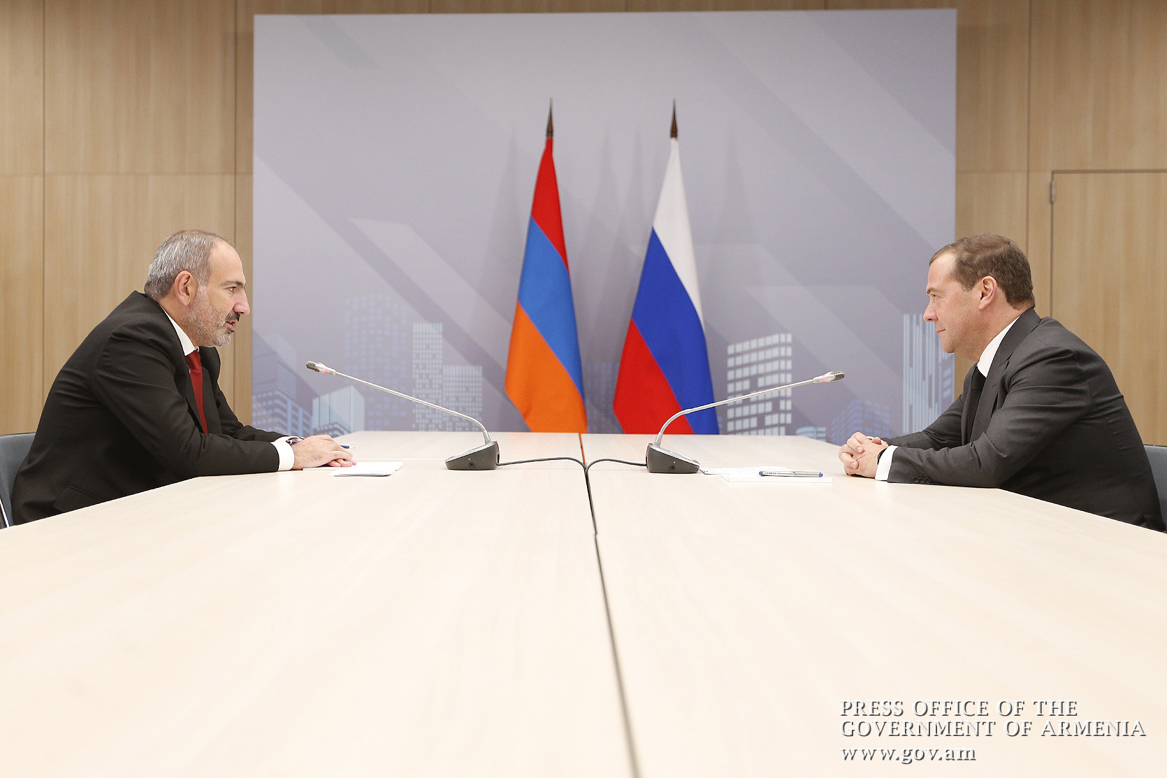 В Москве состоялась встреча Пашиняна и Медведева 
