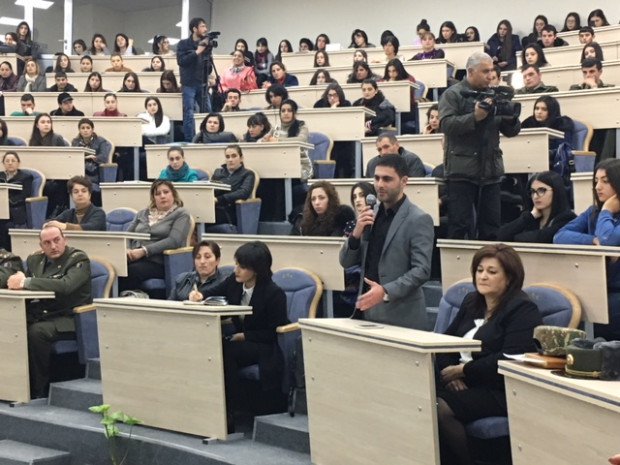 Начальник Генштаба ВС Армении встретился с преподавателями и студентами Педагогического университета Гюмри 