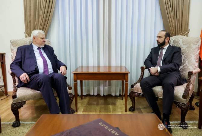 Арарат Мирзоян и Анджей Каспрчик обсудили вопросы, связанные с безопасностью региона 