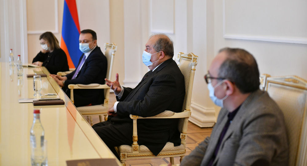 Президент Армении пригласил премьера и оппозицию на встречу  