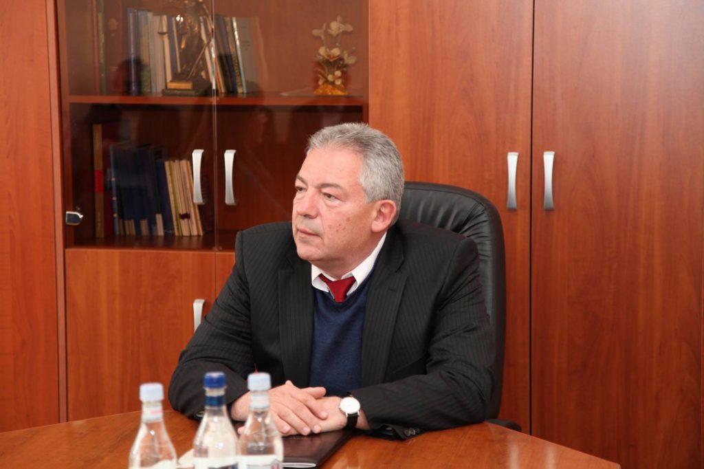Бывший глава Кассационного суда Армении ранен при нападении на особняк сына 