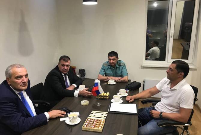 В Ларсе состоялась встреча армянского министра с представителями РФ 