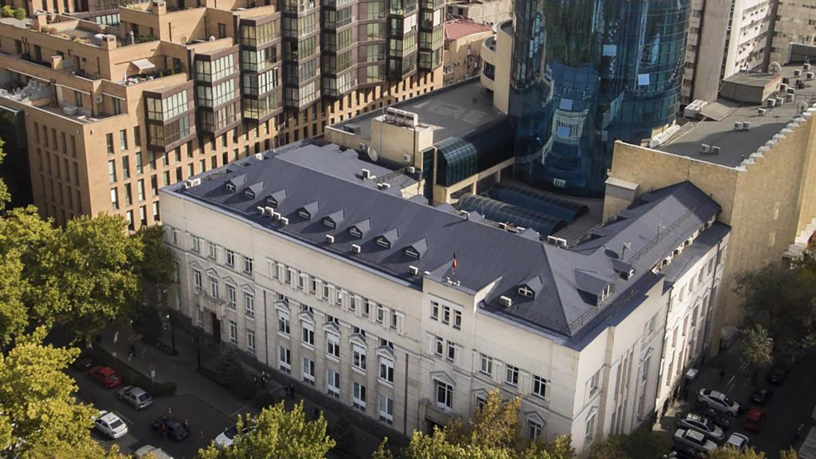 Центробанк Армении: вложения в недвижимость россияне могут частично перенести из стран Залива в Армению  