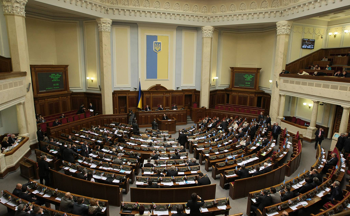 На Украине приостановлена деятельность ряда оппозиционных партий 