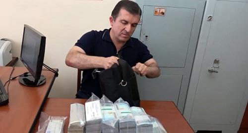 Начальник охраны Сержа Саргсяна и его жена обвиняются в отмывании денег 